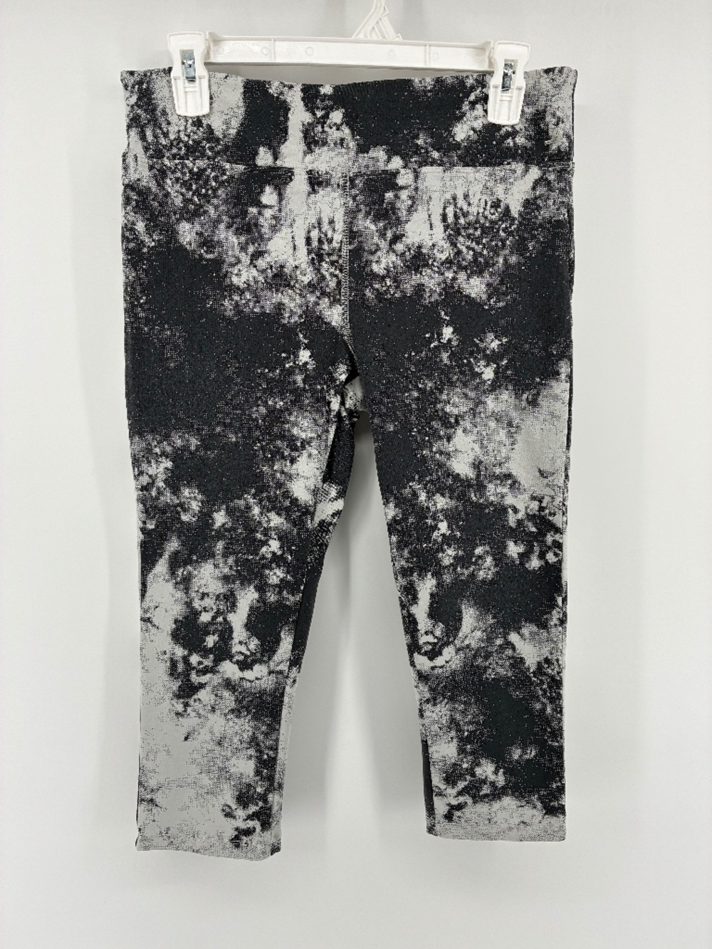 MASSIVE $10 SALE Joe Fresh Black & White Tie-Dye Capri Leggings